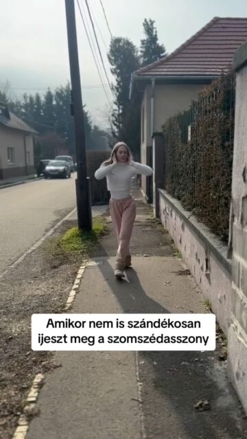 Bár Mama szereti az unokáját, Olíviát a maga módján, de azért olykor-olykor a szívbajt tudja hozni rá🫣 Nyilván ez csak azért van, mert Mama nagyon várja az unokáját, és már lesi mikor jön. Csak ezt Olivia nem igazán értékeli 😅 
Nincs ez másképp a Vasárnapi ebéd színdarabban sem, ahol a két karakter folyton ellentmondásokba ütközik. Nézd meg a VASÁRNAPI EBÉD című színdarabot 🎭
Jegyek már kaphatóak 🎫

#novatoresprodukcio #kapilevente #truckenbrodfanni #vasárnapiebéd #szinhaz