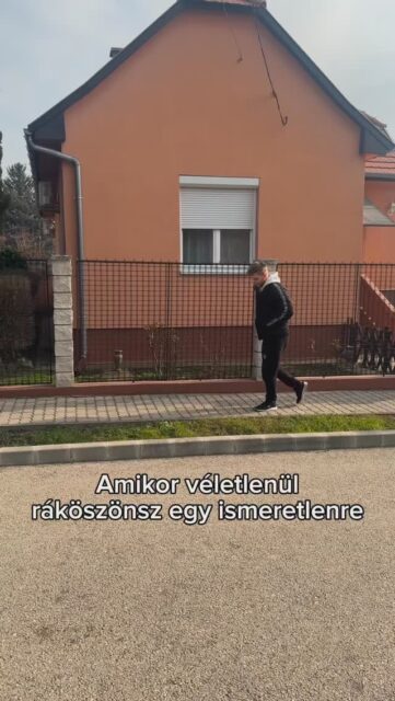 Anita és Rudi találkozásának lehetünk szemtanúi, itt még nem sejtették, hogy micsoda kalamajkába keverednek együtt❤️
Ha kiváncsi vagy rájuk, és ennek a történetnek a folytatására, ne hagyjátok ki a VASÁRNAPI EBÉD című színdarabot 🎭
Jegyek már kaphatóak 🎫

#novatoresprodukcio #gomboskrisztian #szabokitti #vasárnapiebéd #szinház